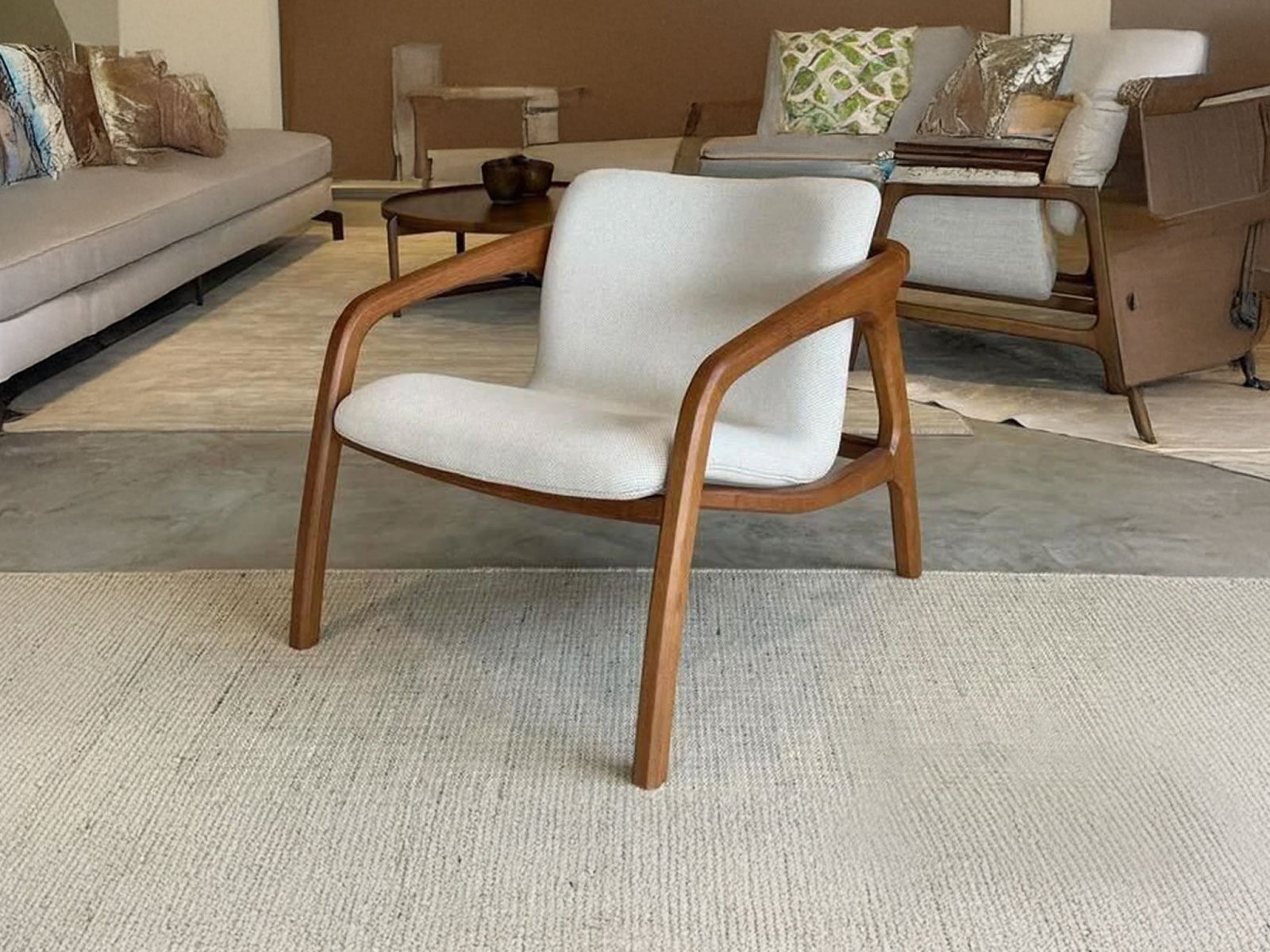 zephyr Arm Chair In White & Brown Color 
