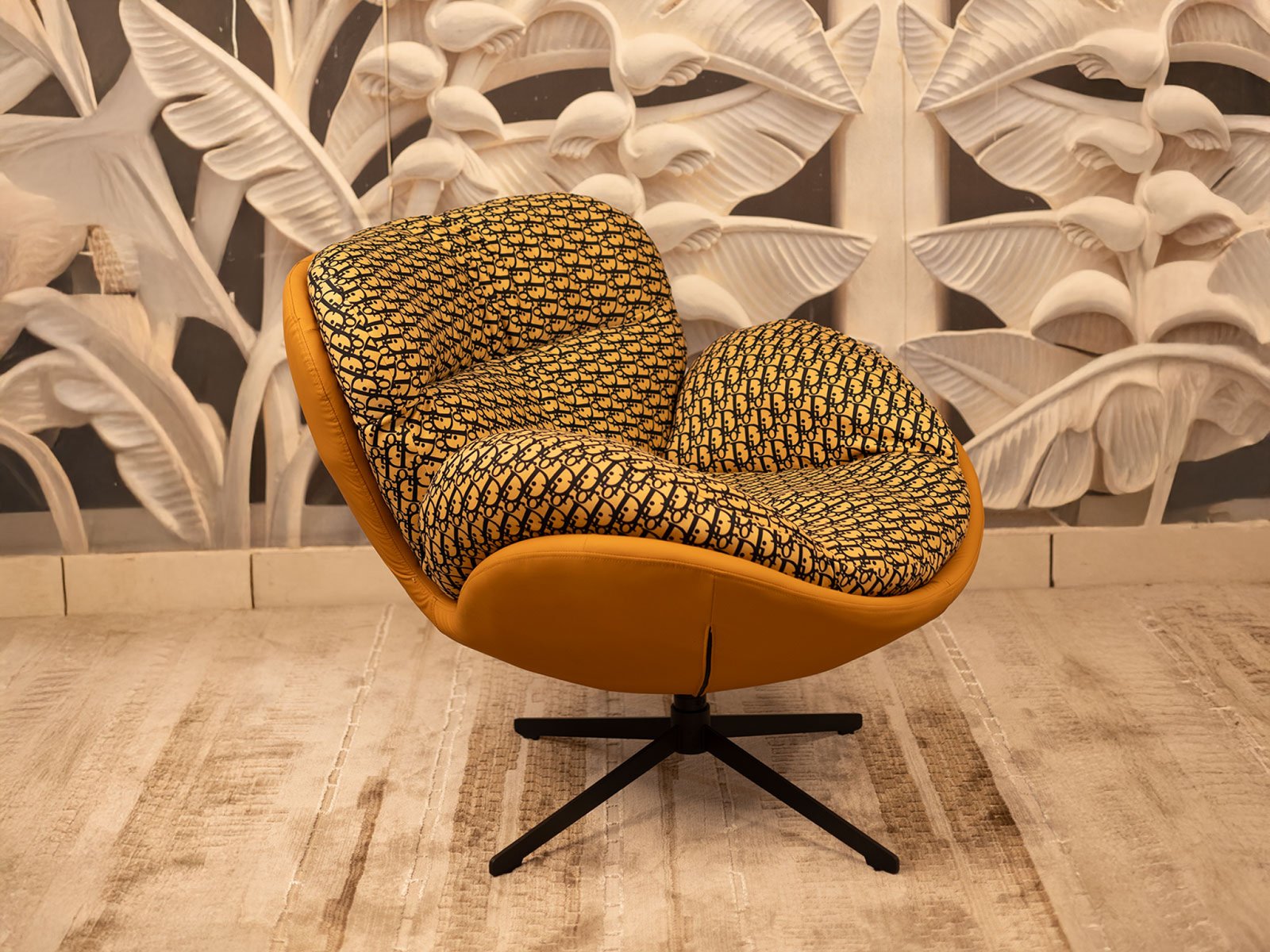 Relax Chair Orange & Black 