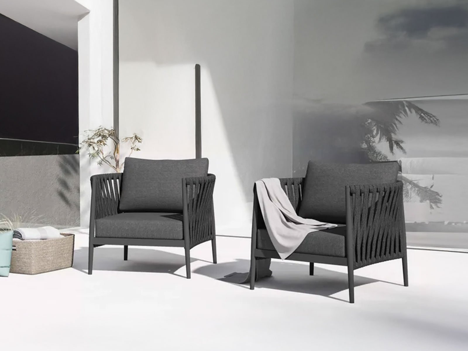 Lorenz Outdoor 2 chair in Dark Grey Colour